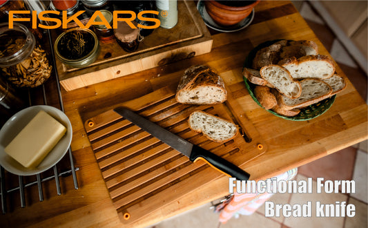 Fiskars FF Knife, FF Bread Knife, Japenese Stainless Steel, Made with Plastic Softgrip Handle, 23cm